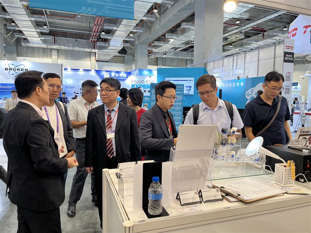 Not only CNC machine tool suppliers, but also manufacturing companies that provide semiconductor consumable parts and companies that provide semicondutor equipment came visit HIT to know more about ultrasonic products