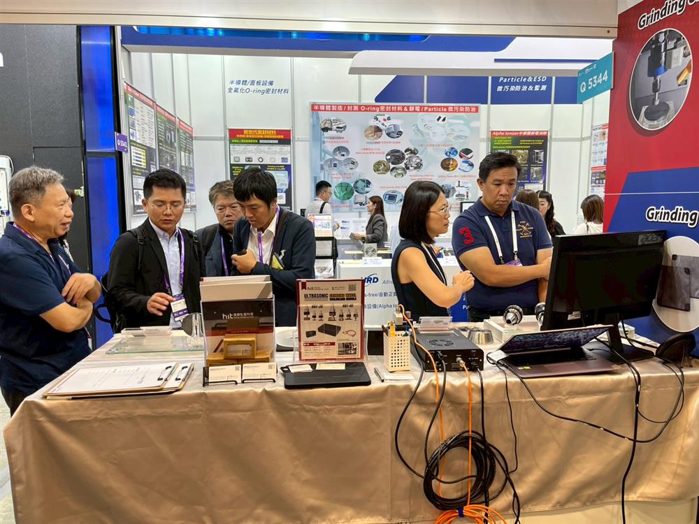 SEMICON Taiwan 2025 - HIT-Team erklärt Besuchern detailliert die Ultraschalllösungen