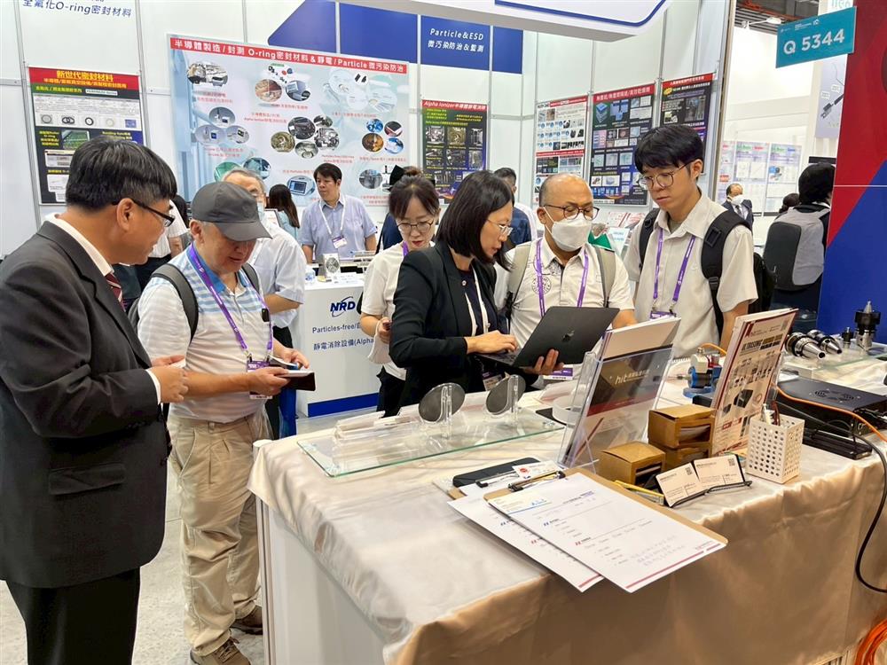 SEMICON Taiwan 2025 - Dank an einen führenden koreanischen Komponentenhersteller für den Besuch bei HIT und die Erkundung unserer Ultraschall-Schleifscheibenserie
